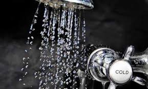 آیا واقعا دوش گرفتن با آب سرد برای بدن مفید است؟