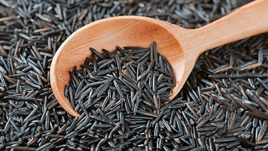 از جلوگیری از پیری تا تنظیم قند خون؛ خواص شگفت انگیز برنج سیاه