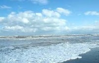 گردشگرانی که دریای خزر را رنگ می‌کنند