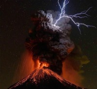 تصویری بسیار دیدنی از آتشفشان کولیما در مکزیک