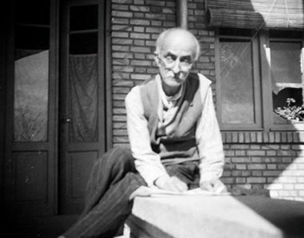 بزرگداشت نیما یوشیج در تولد 121 سالگی