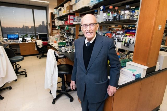 برنده جایزه نوبل از تولد تا مرگ