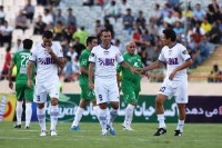 سه گل، هدیه یاران سالگادو به ستارگان ایران