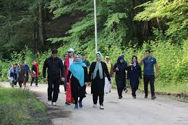 پیاده‌روی گروهی یا تنهایی، کدام موثرتر است؟