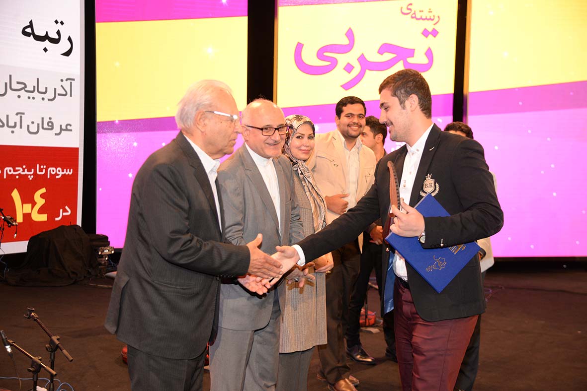 فیلم گفتگو با امیررضا براتی رتبه 1 کنکور تجربی 97