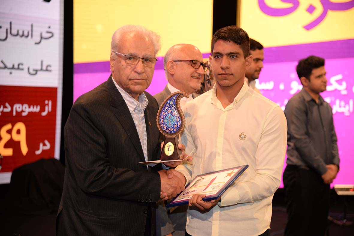 گفت‌وگوی کاظم قلم‌چی با امیر درخوش، رتبه‌ی 1 تجربی سهمیه