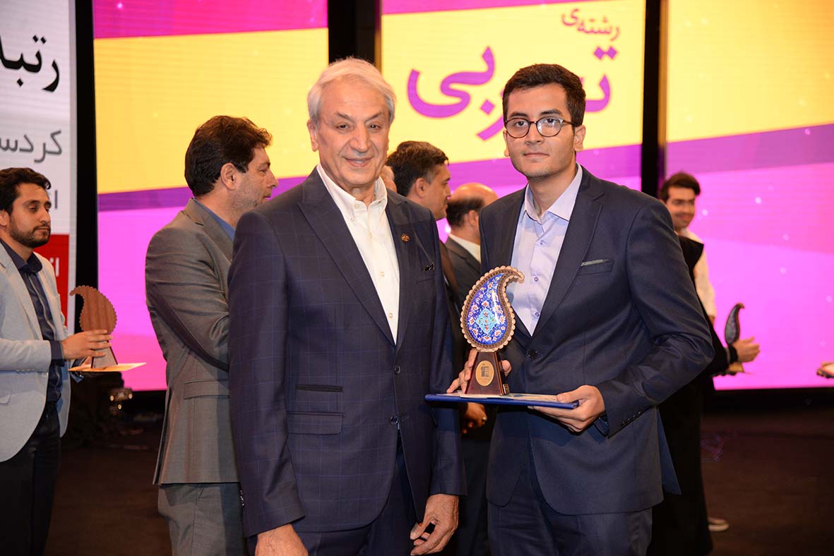 گفت‌وگو با علی افخمی‌نیا، رتبه‌ی 6 تجربی کشور از ارومیه