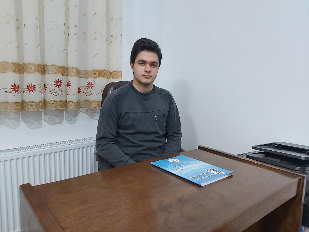 گفت وگو با مصطفی دژبرد، دهم تجربی از اردبیل