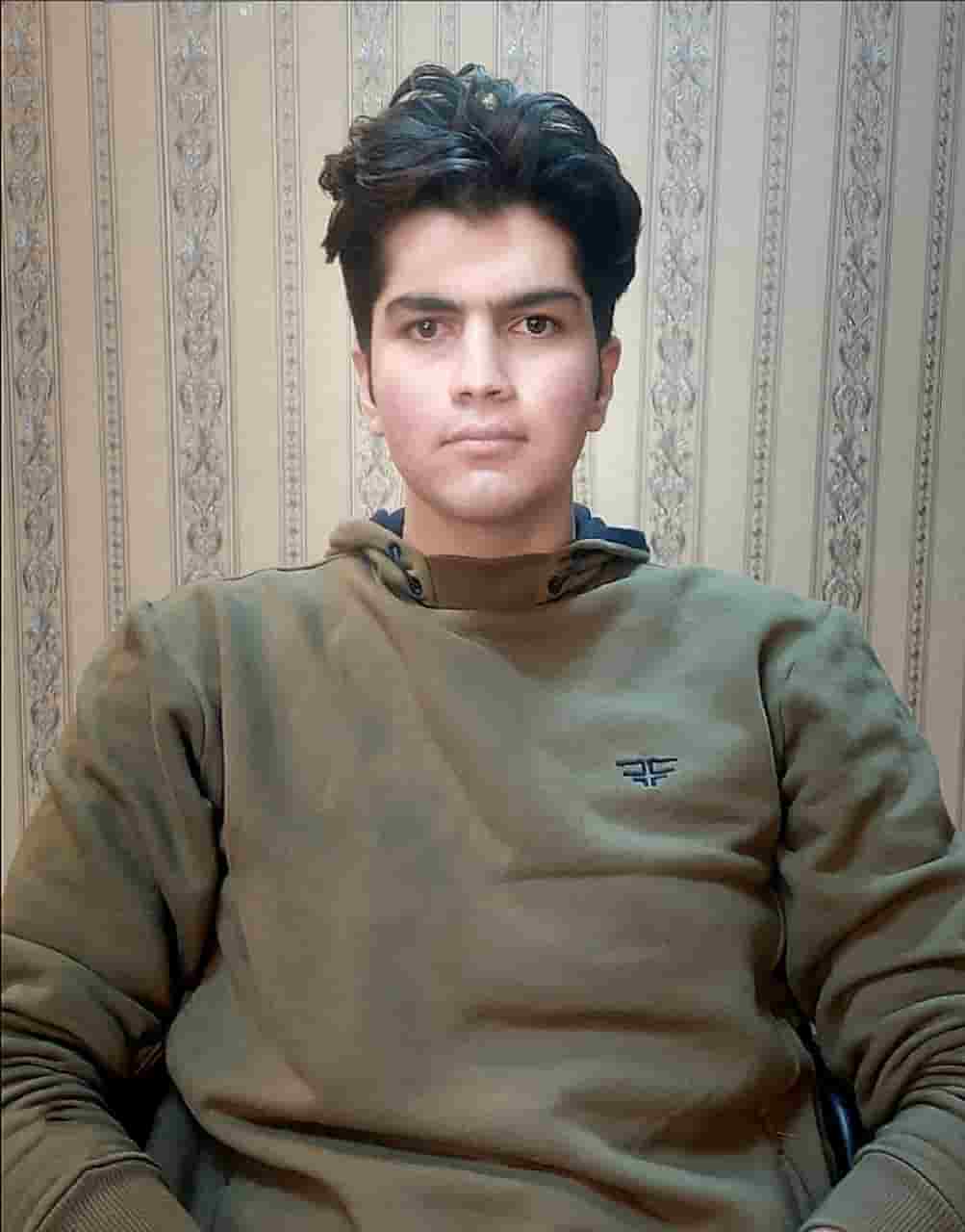 گفتگوبا قهرمان پیوستگی نیمسال اول(تجربی) امیرحسین رحمت بارنجی