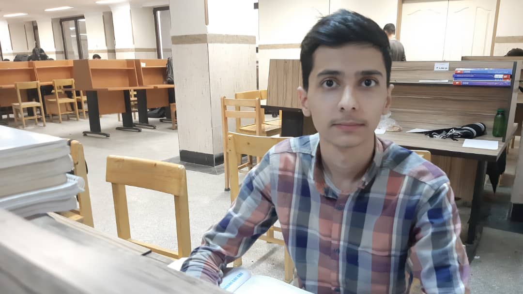 گفتگو مصطفی یحیوی با قهرمان پیوستگی نیمسال اول حسین حبیبی