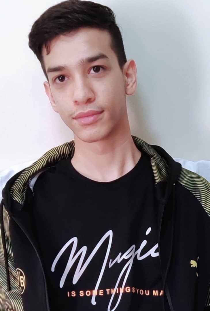 گفتگوبا قهرمان پیوستگی نیمسال اول (تجربی) مهدی مهماندوست