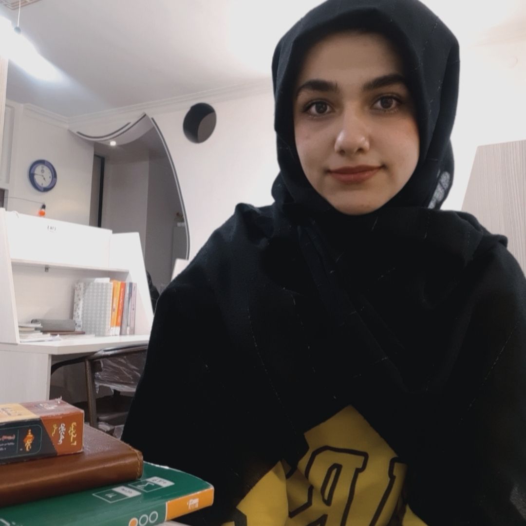 گفت و گو با قهرمان پیوستگی نیمسال اول (ریاضی) صبا عراقیه