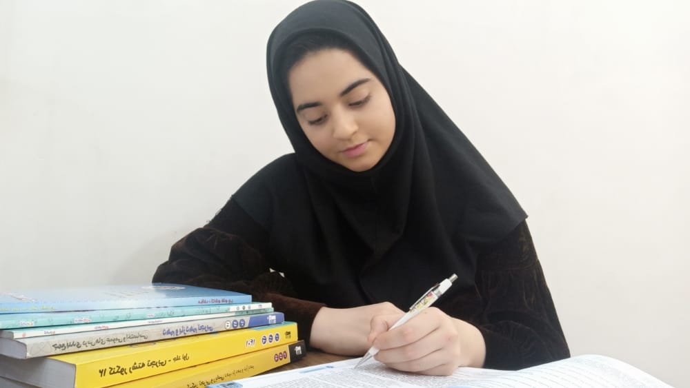 گفتگو با قهرمان پیوستگی نیمسال اول (تجربی) محدثه خانی