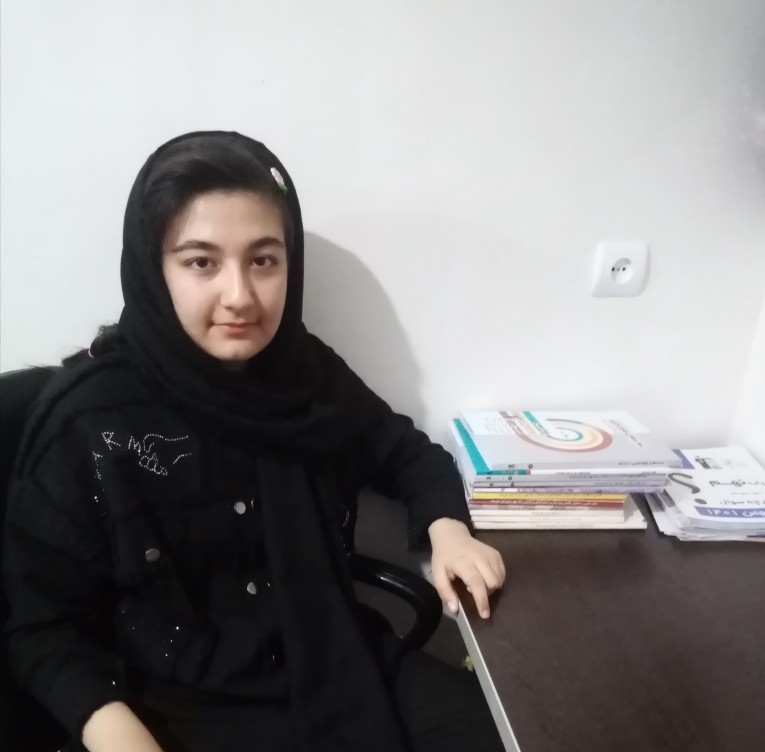 گفتگو با غزل احمدزاده؛ دانش آموز برتر و پرتلاش پایه نهم