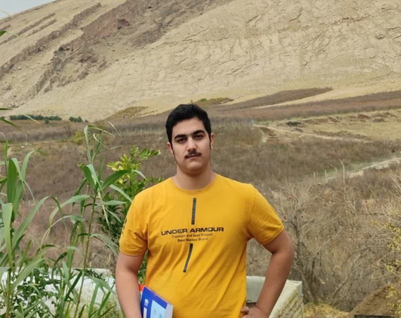 امیررضا کرمی‌پور رتبه 2 منطقه 3 کنکور انسانی 1403(2سال، 92آزمون)