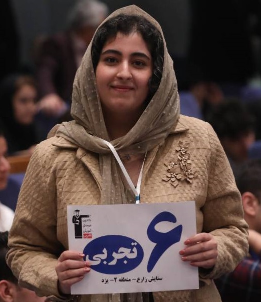 گفتگوی کوتاه کاظم قلم چی با ستایش زارع رتبه 6 منطقه 2 تجربی 1405