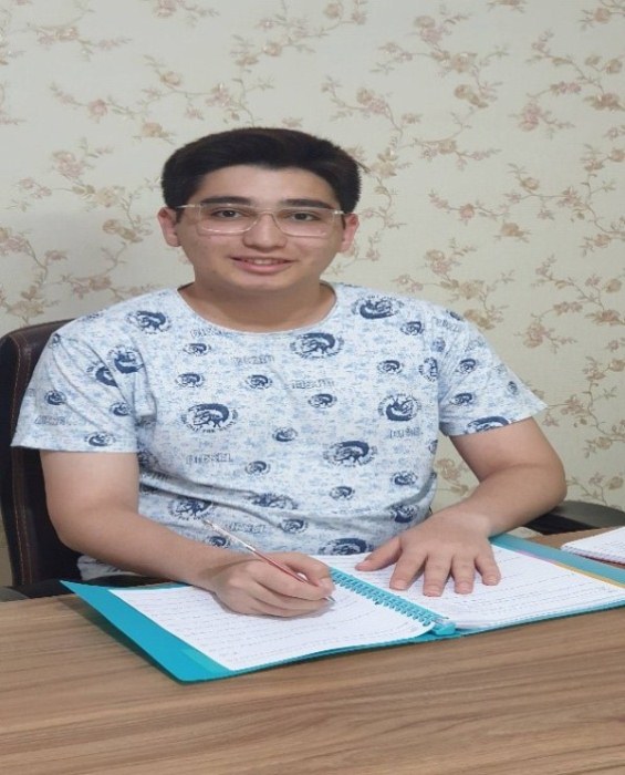 گفتگو باعلیرضا ابراهیمی دانش آموزبرتر دوازدهم تجربی باتراز7716