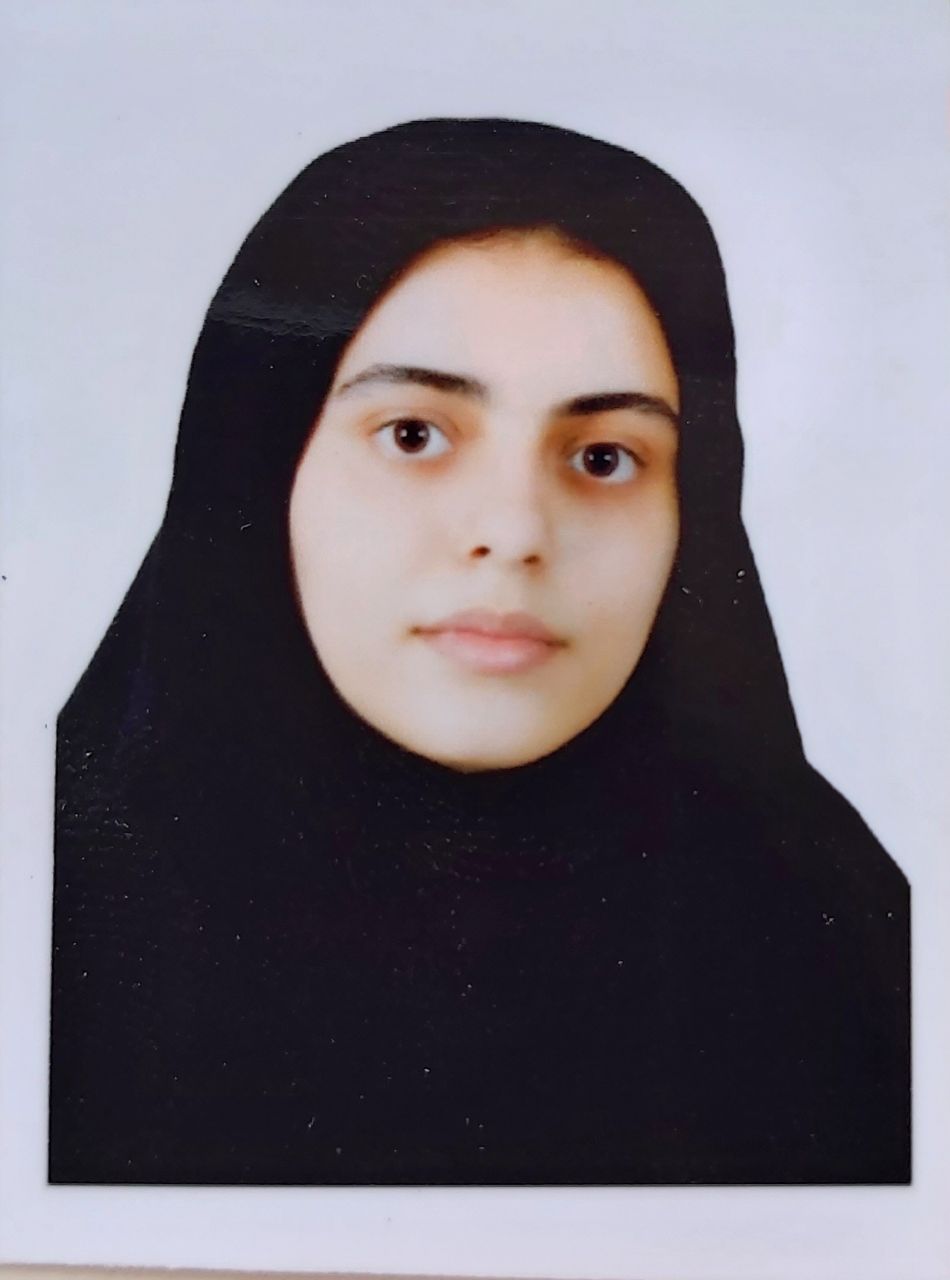 نیلوفر مرادی، دانش‌آموز برتر منحصرا زبان در یک نگاه