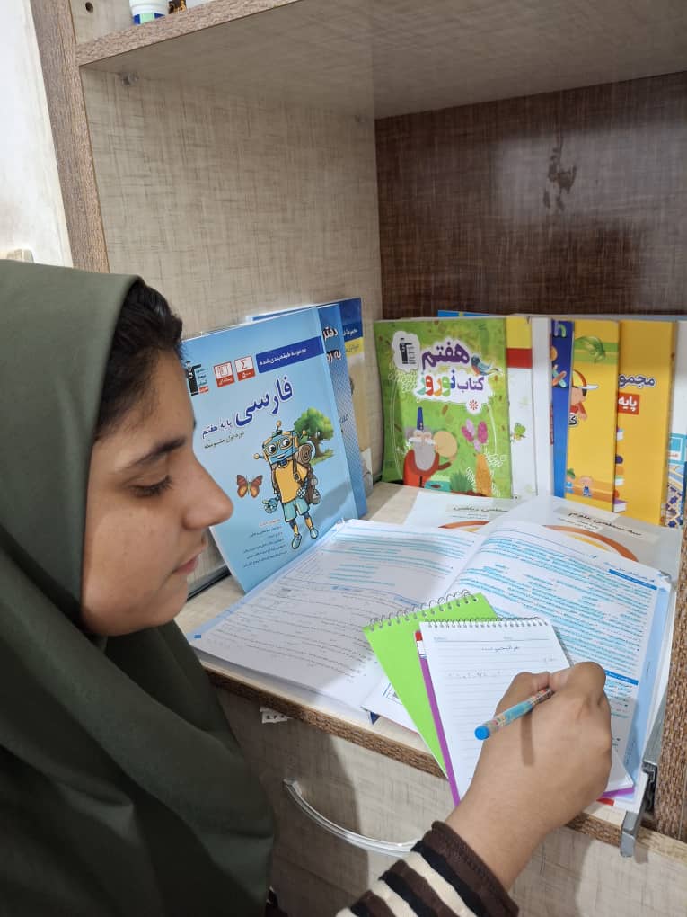 گفتگو با نگار نصرت آبادی پایه هفتم  عضو باشگاه پانصدتایی