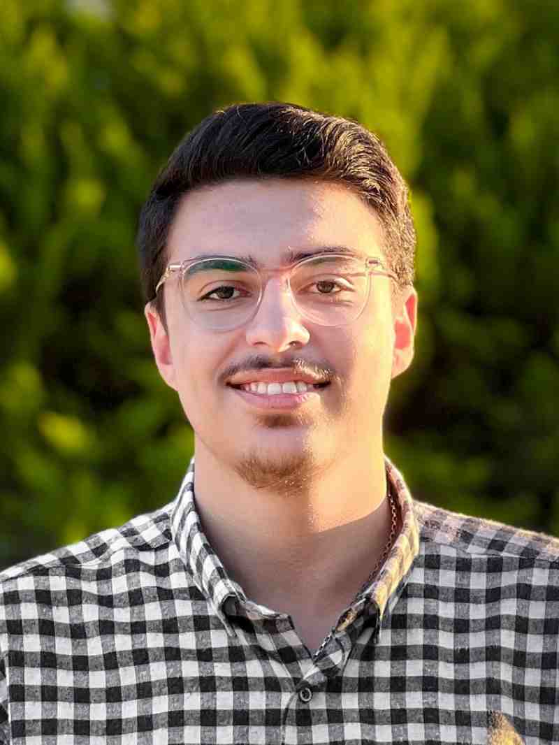 گفت و گو با سینا ثابتی فرد؛ قهرمان پیشرفت دوازدهم ریاضی