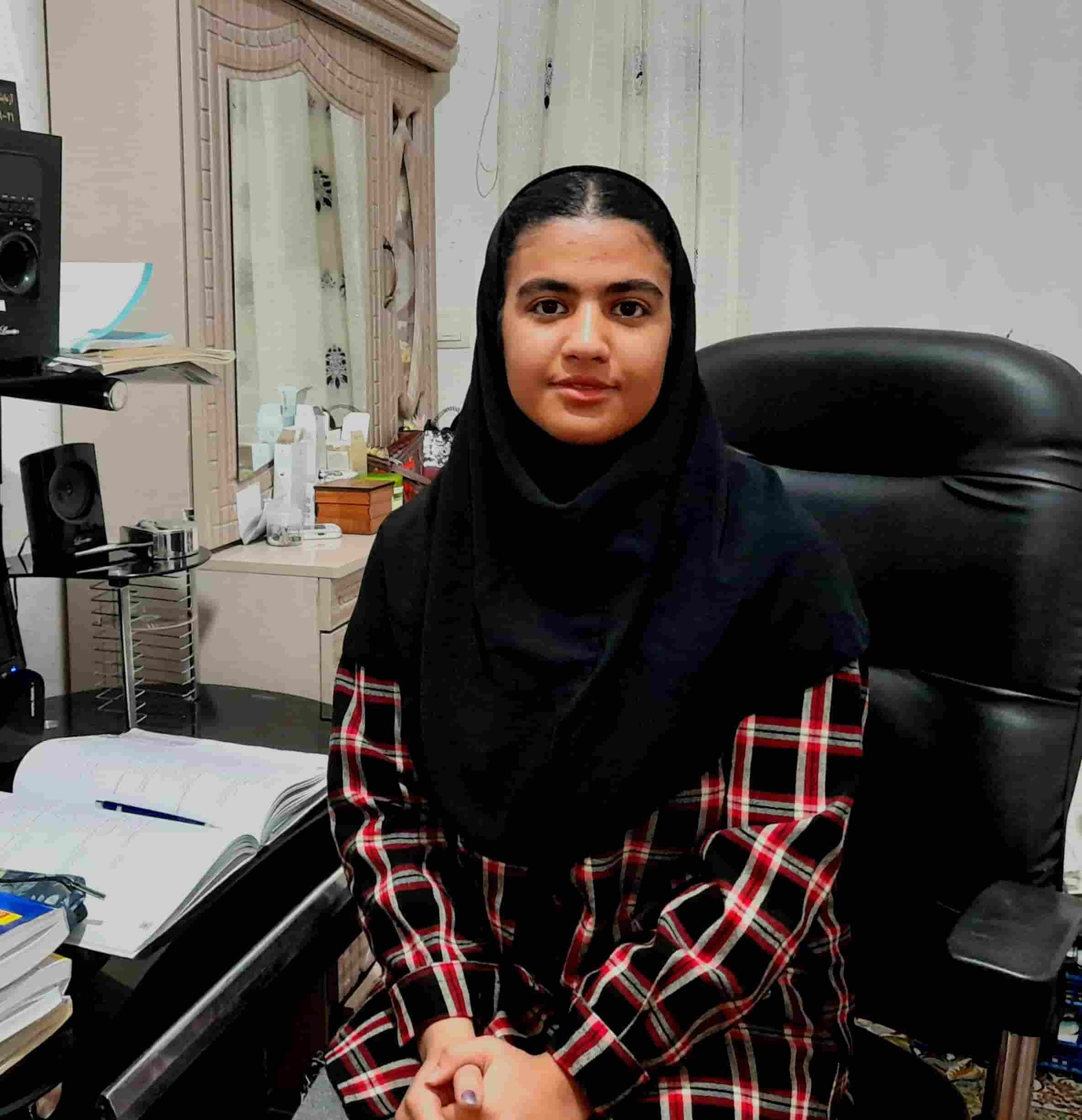 مهدیه رضایی رتبه 8 منطقه 3 کنکور انسانی 1403 (5 سال، 116 آزمون)