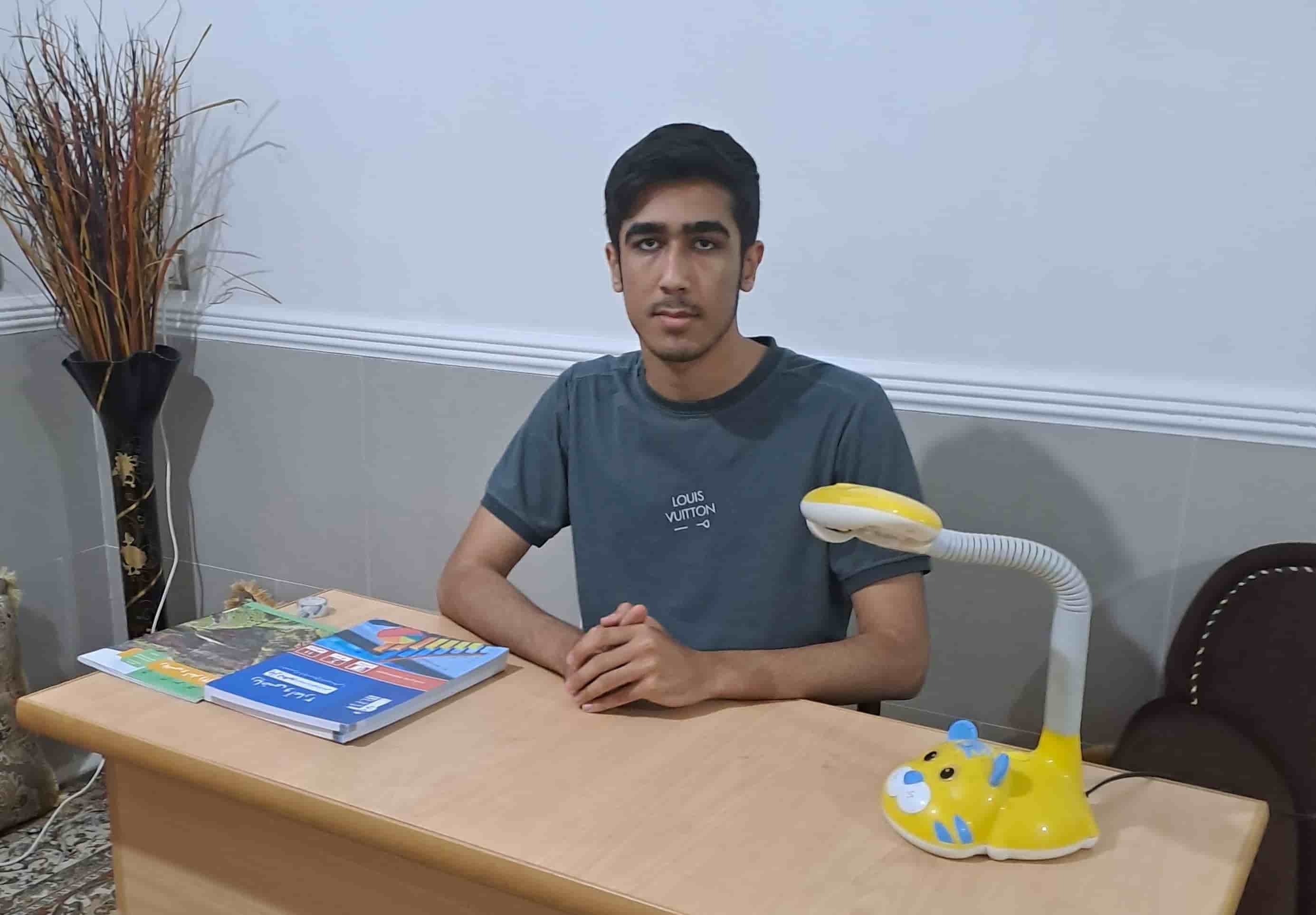 گفت و گو با علی اصغر زحمتکش؛ قهرمان پیوستگی پایه یازدهم انسانی