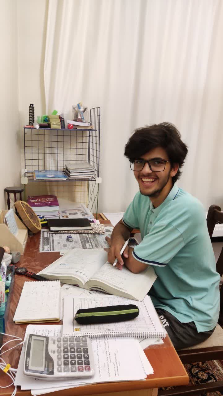 گفت وگوی داوود اکبری با امیرحسین سلیمانی رتبه ی 1 ریاضی کشور