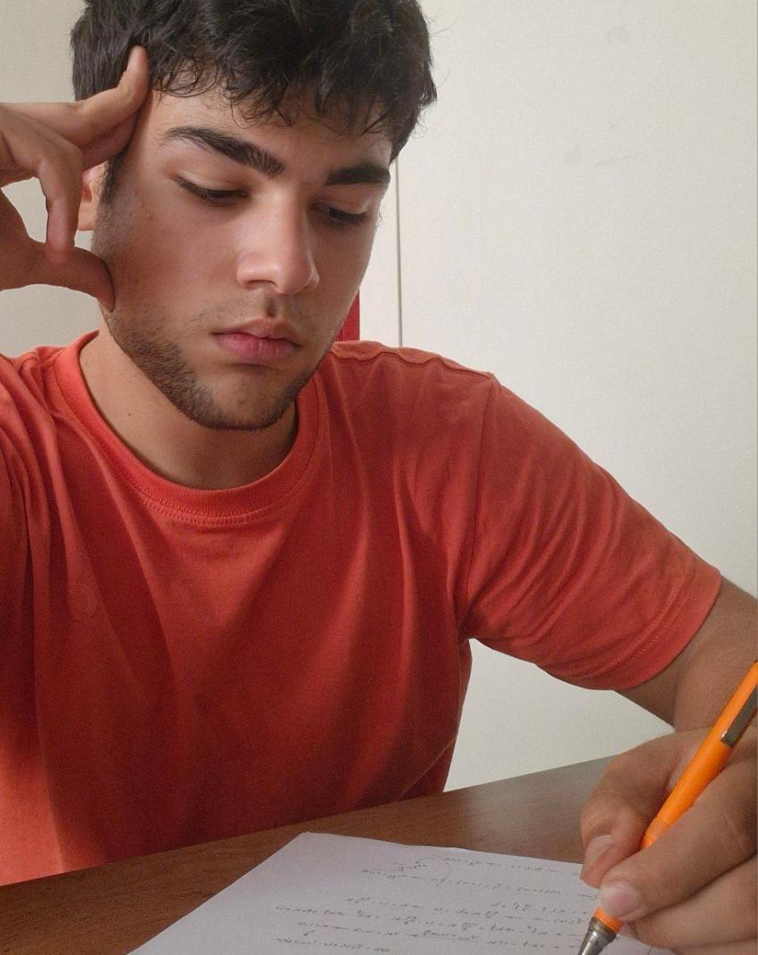 امیرحسین ملازینل رتبه 11 منطقه 1 کنکور ریاضی 1403(1سال . 12آزمون)