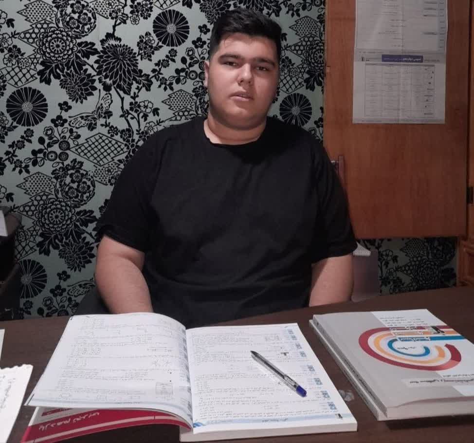 گفت و گو با آریان شالی کاران دانش آموز برتر با 700 پاسخ صحیح