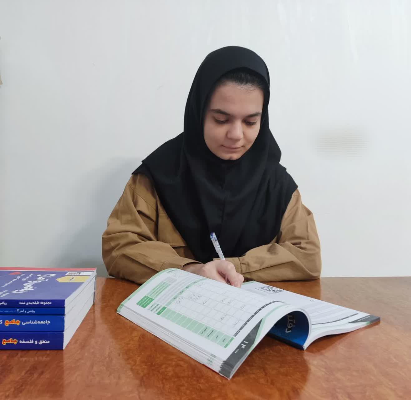 گفت و گو با آیدا اصلانی ، عضو باشگاه هفتصد تایی