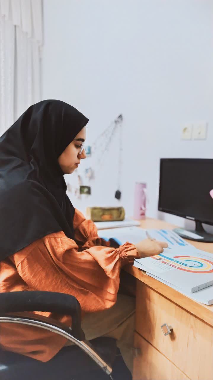 گفت وگو با فاطمه رضایی رتبه 919 تجربی منطقه 2 از رفسنجان