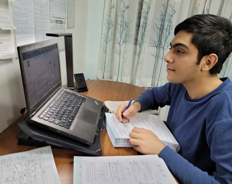 گفتگو با محمدحسین جدیدی پایه 12 ریاضی عضو باشگاه 500تائی