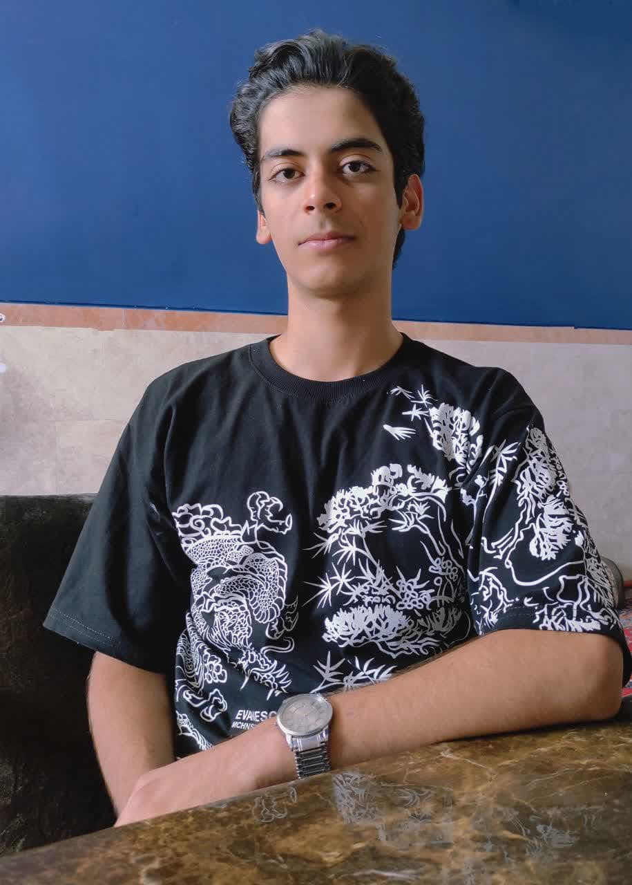 گفتگو با امیرعلی آموزگار پایه 12ریاضی با میانگین تراز 6490