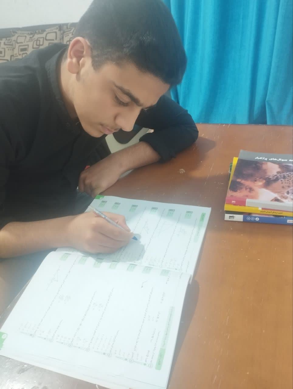 گفتگو با محمد امین خنجری عضو باشگاه پانصد تایی‌ها از لنده