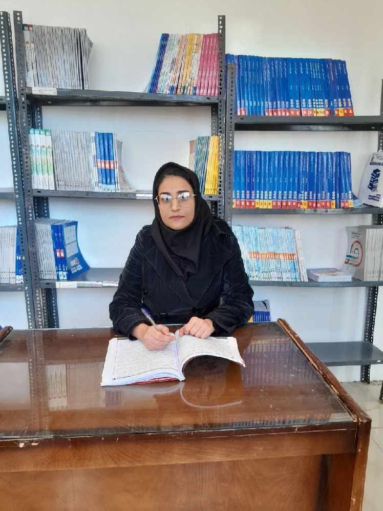 گفت و گو با فاطمه احمدی مقدم؛عضو باشگاه پانصد تایی‌ها منحصرا زبان
