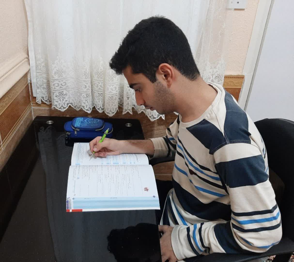 گفت وگو با امیرعلی حسینی فرد ؛ عضو باشگاه هزارتایی‌ها از خورموج