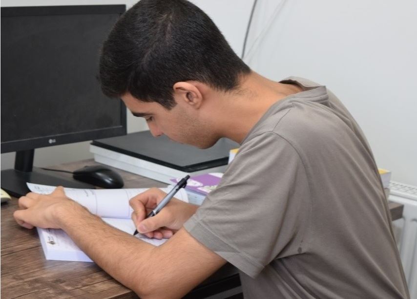 گفت و گو با امیرحسین بهمن یار دانش آموز دوازدهم تجربی باشگاه 1000