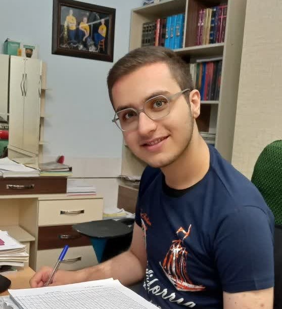 مصاحبه با مانی مسیبی دانش آموز دوازدهم تجربی باشگاه 1000 تایی