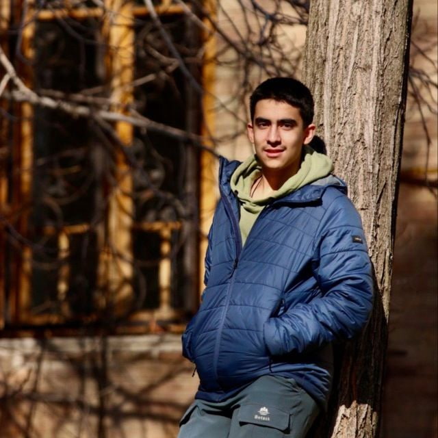 گفت و گو با مهدیار دیانتی ؛ دانش آموز برتر دهم تجربی