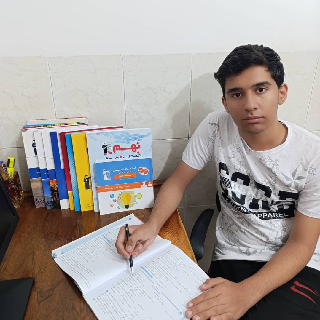 مصاحبه با دانش آموز برتر امیرعلی نقوی عضو باشگاه پانصدتایی