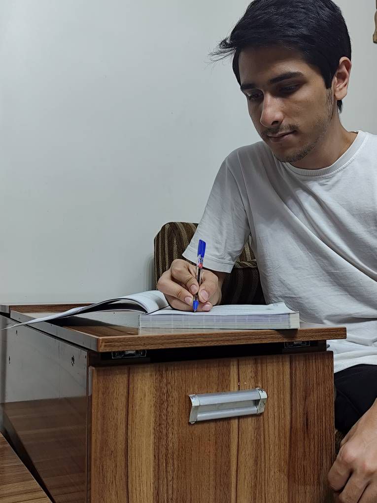 مصاحبه با محمدرضا زارع زاده دانش آموز برتر دهم تجربی