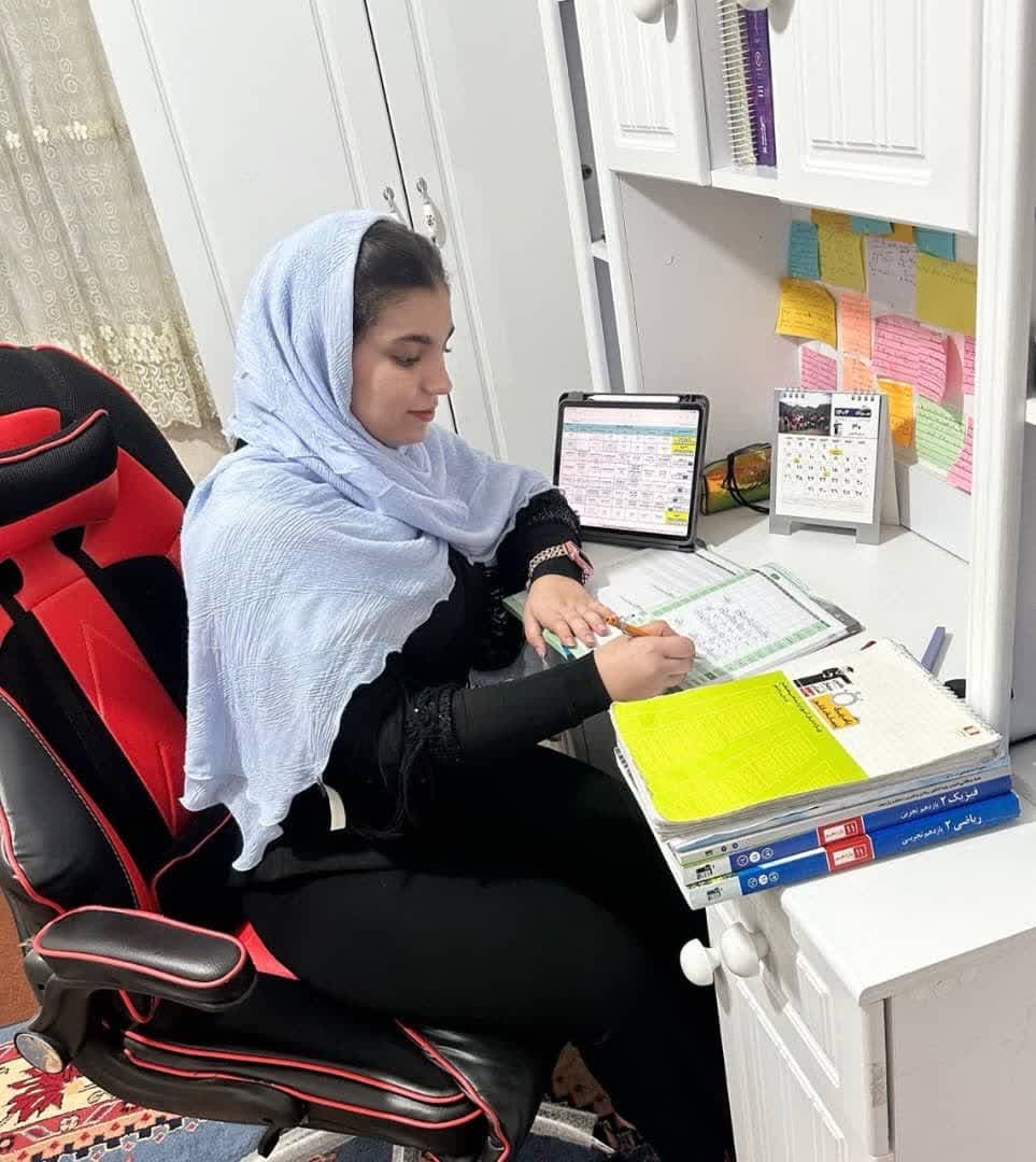 گفتگو با فاطمه ادیبی پور   پایه دوازدهم تجربی با 1888پاسخ صحیح