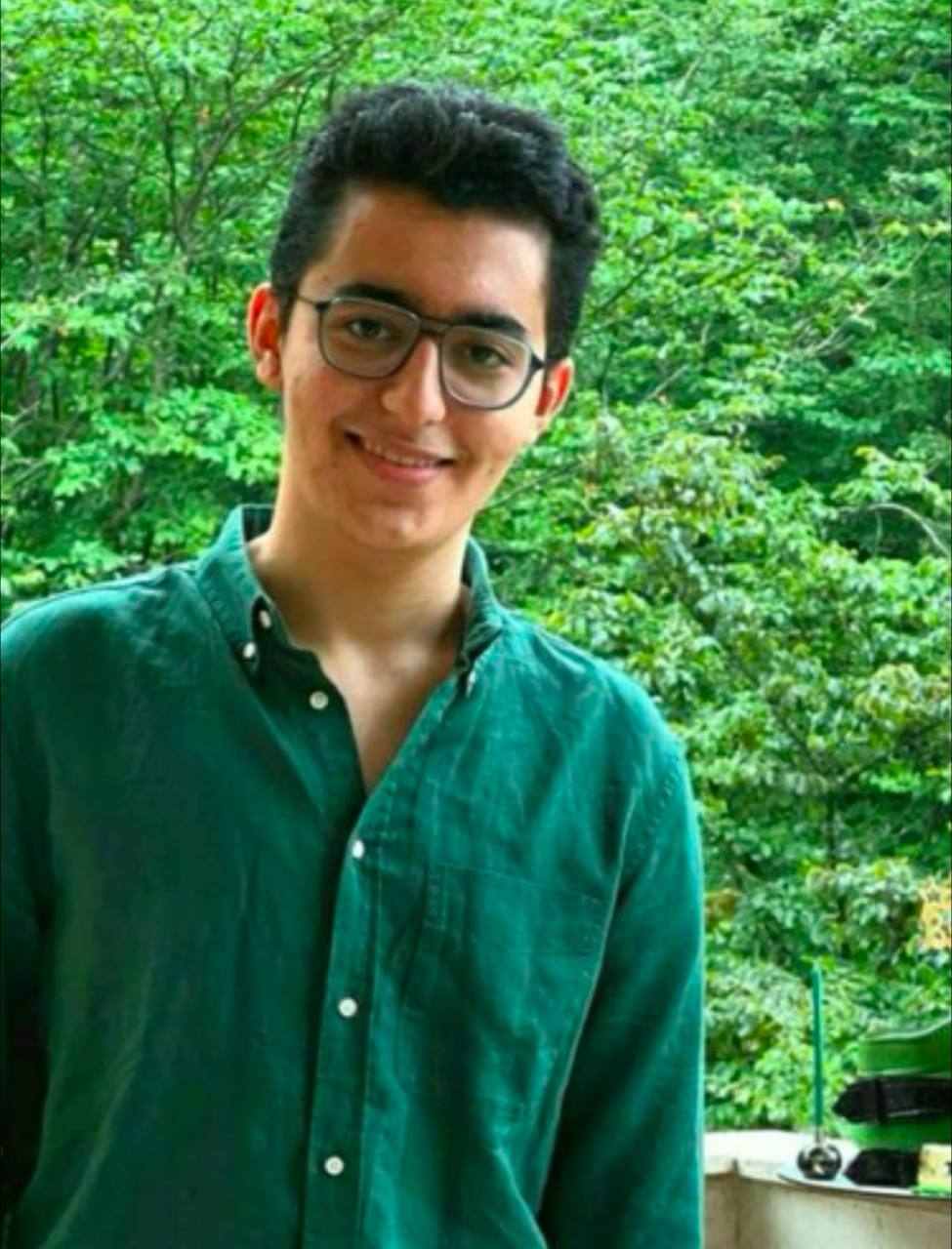 مصاحبه با رائین آهنی رتبه 24 کشور قبولی پزشکی تهران