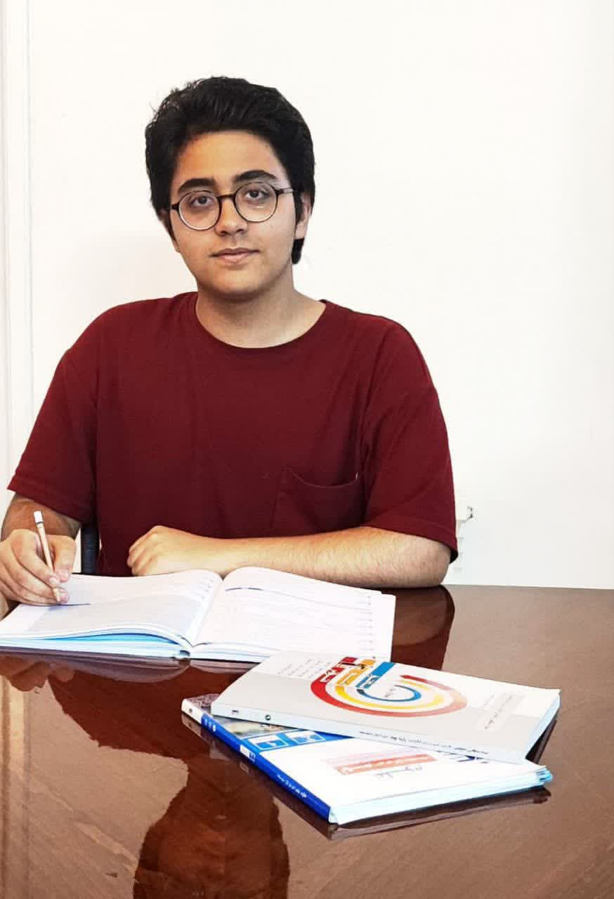 علی اکبر حسینی هر کتابی می‌خوانم فردا تست آن را می‌زنم