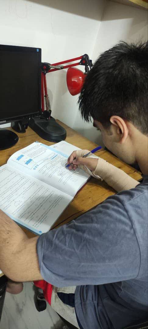 توحید نائیجی به طور متوسط 3 تا 5 ساعت مطالعه می‌کنم