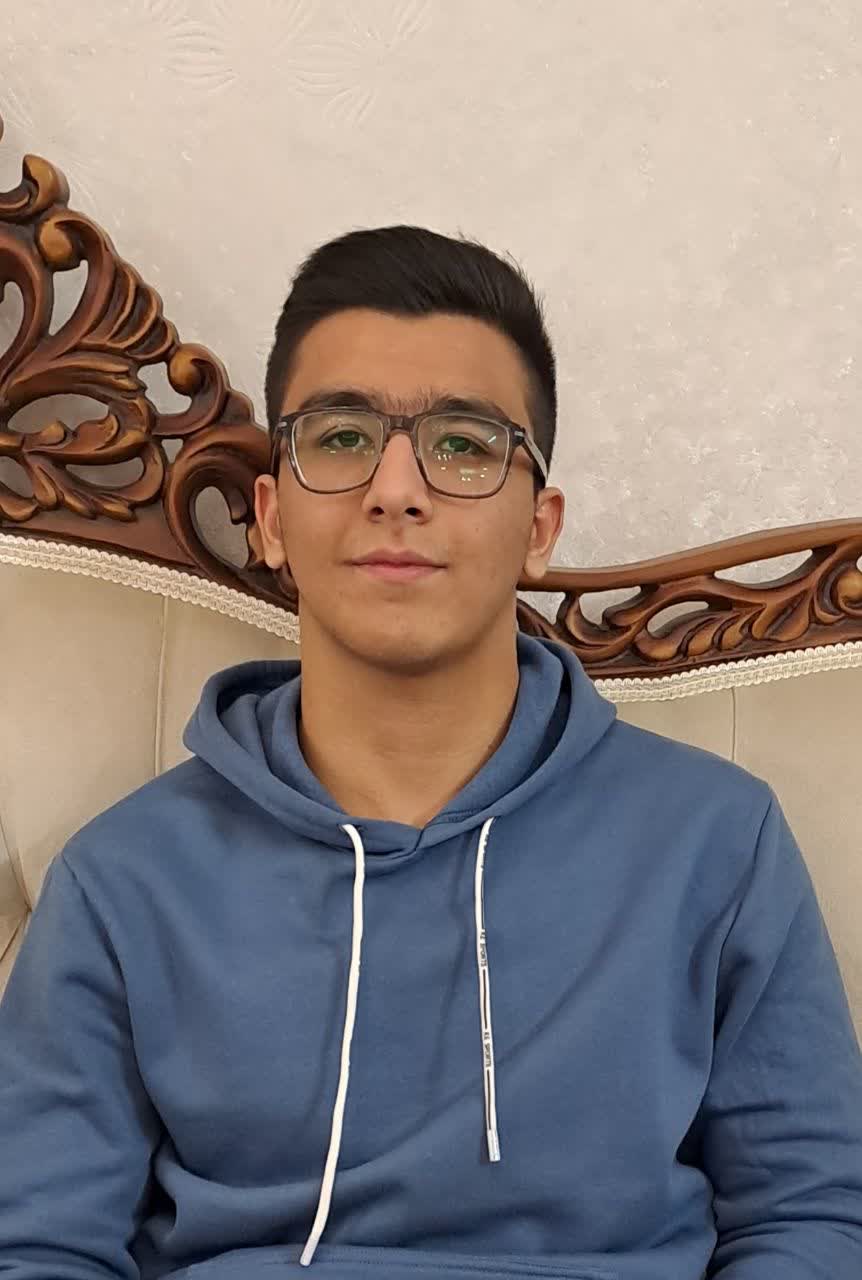 نویدرضا خوبرو یازدهم ریاضی ،عضو باشگاه 700 تایی