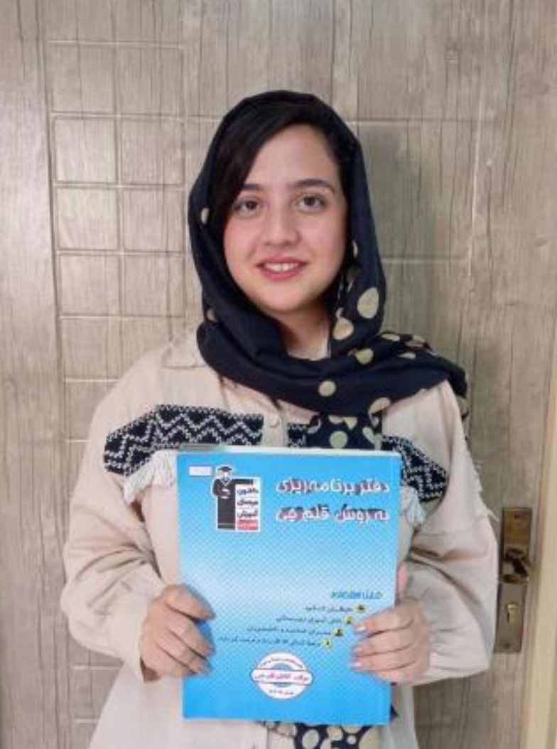 نرگس با انگیزه بالا برای رسیدن به هدف تلاش می کند