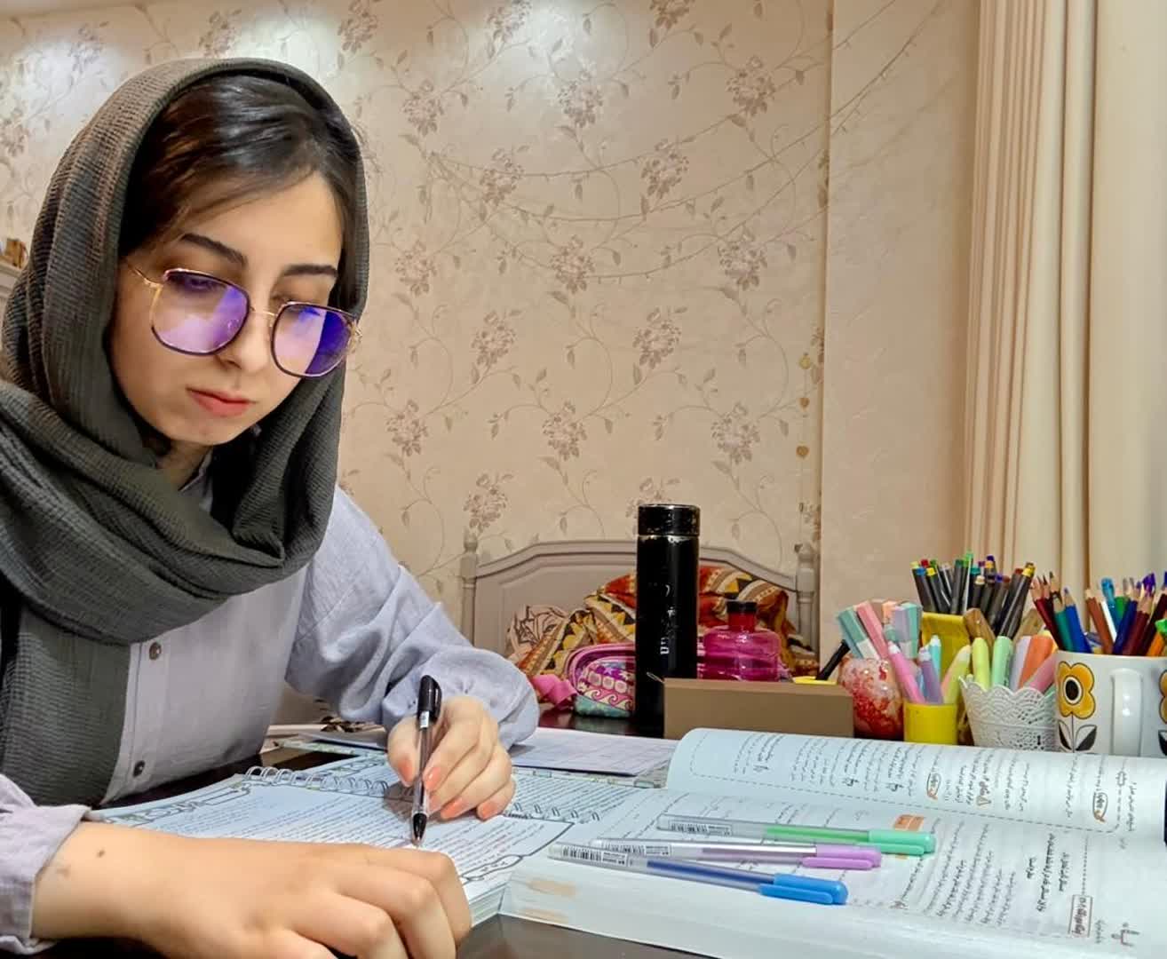 گفت وگو با هلیا نژادغلامعلی با 1162 پاسخ صحیح از رفسنجان