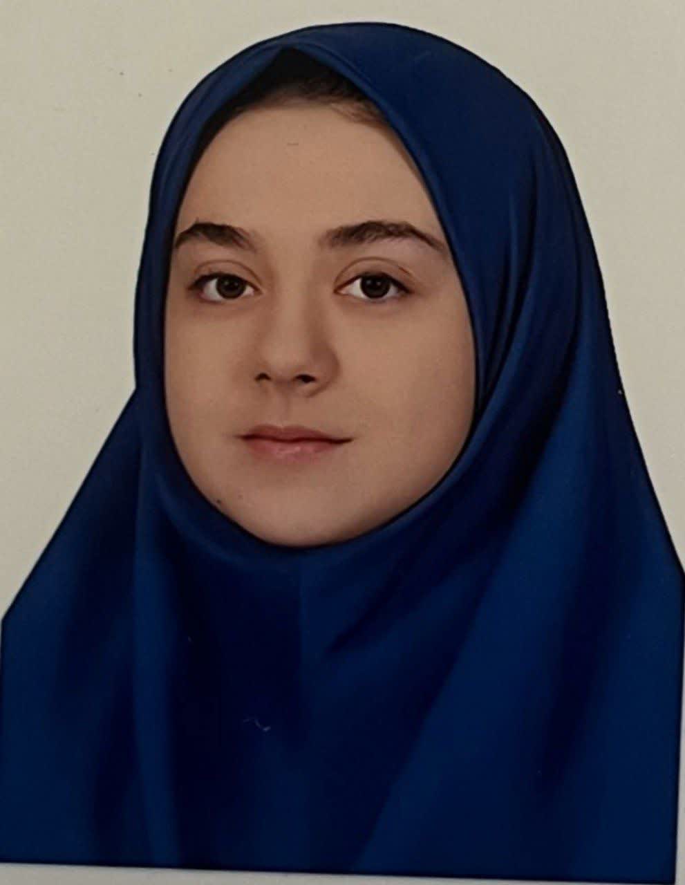 گفتگو با نیکا اصلانی  دانش اموز بدون غیبت