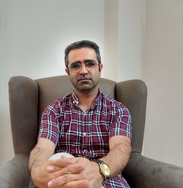 گفتگو با دکتر احسان روستایی دبیر شیمی با 19 سال سابقه تدریس